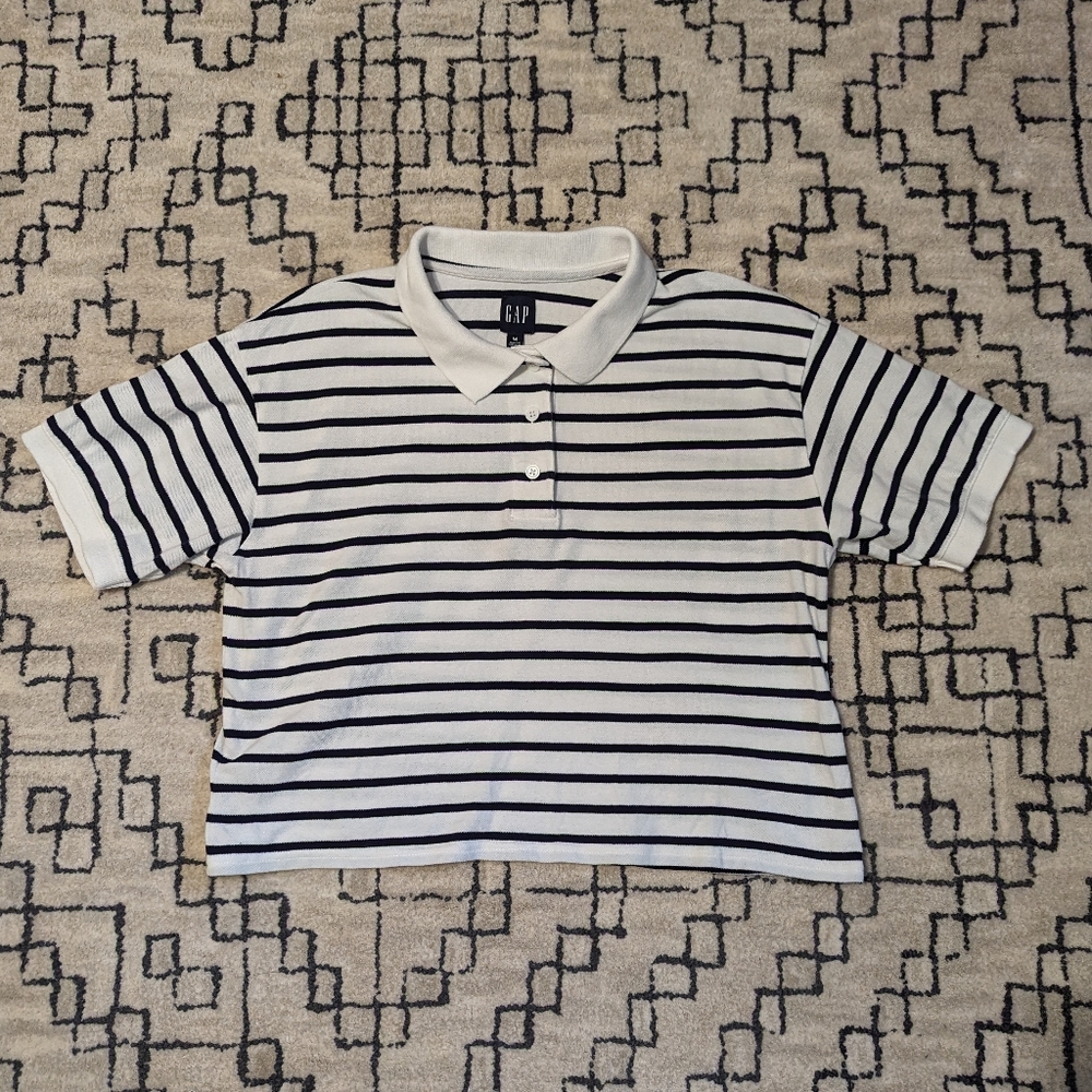 Gap polo size medium